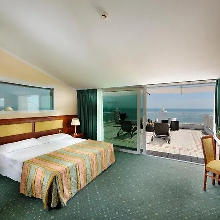 Hotel Vittoria Lignano Sabbiadoro Extérieur photo